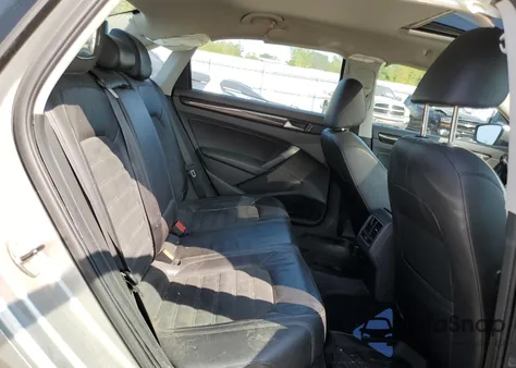 2014 Volkswagen Passat Sel z USA, uszkodzony, nr VIN 1VWCT7A39EC025181